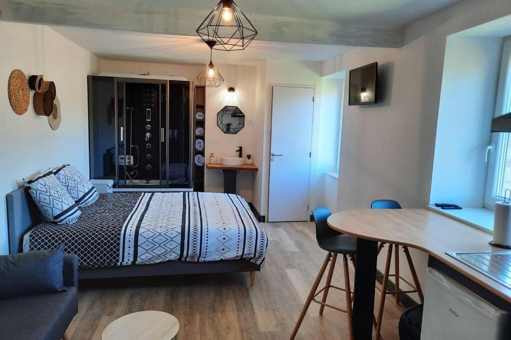 Studio Avec Vue Sur La Vezere Uzerche Kültér fotó